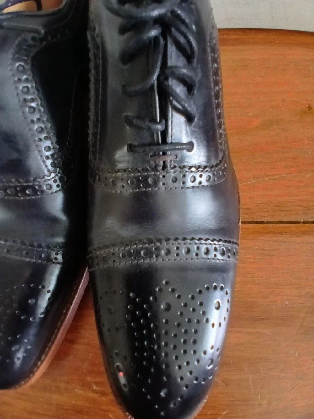 Bass Black Brogue Leather Oxfords with Brown Welt Sz 8.5M. EUC